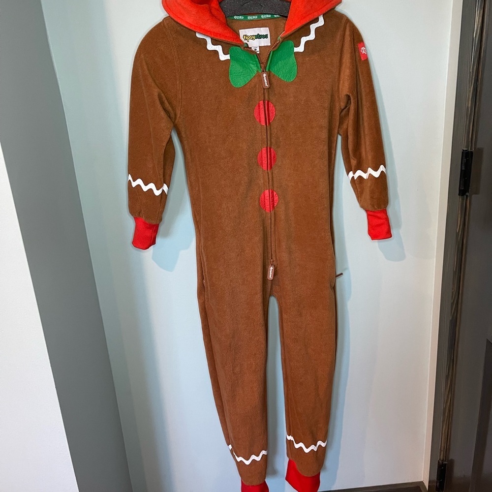 Like New Tipsy Elves Gingerbread “man” pajama onesie size Youth L